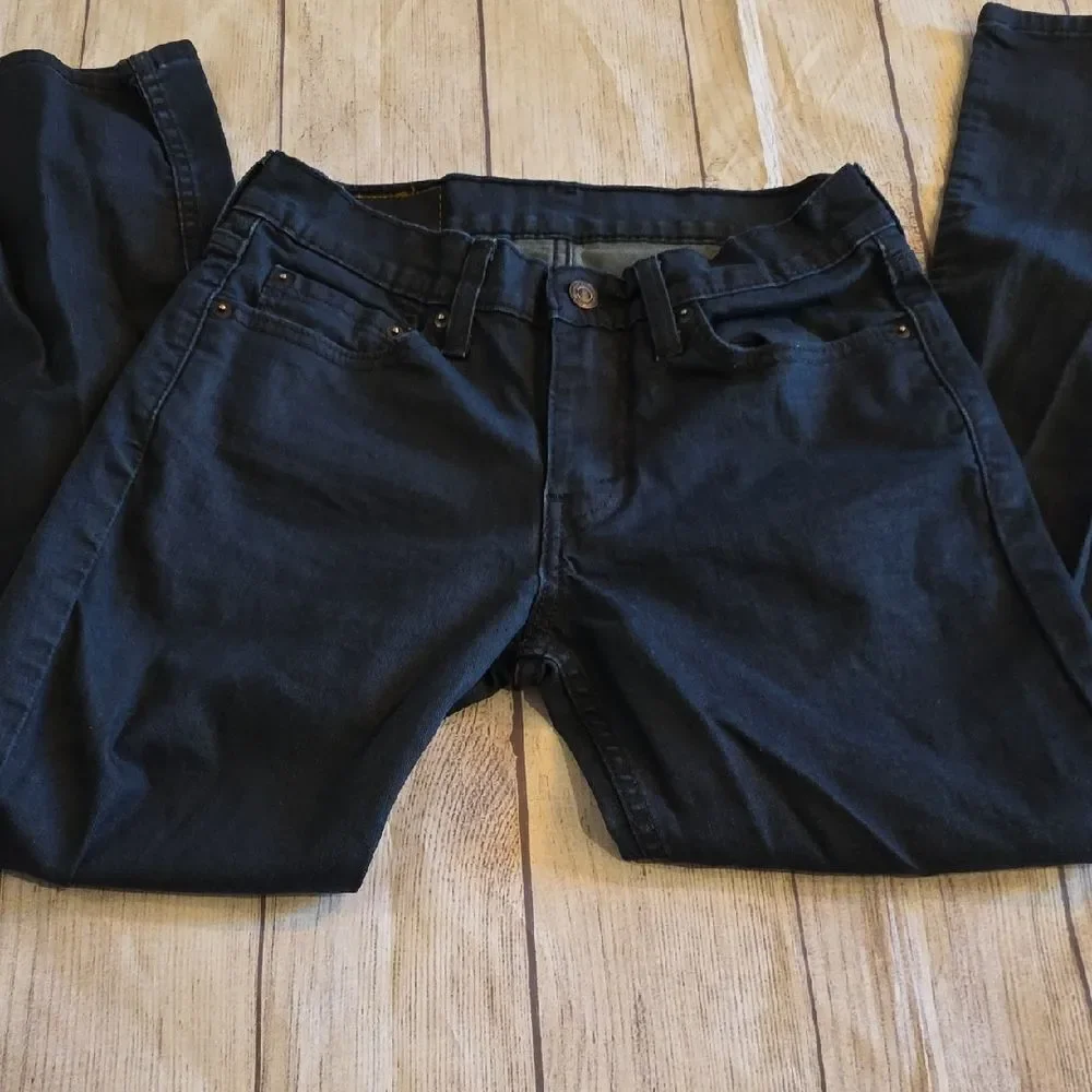 Levis these black